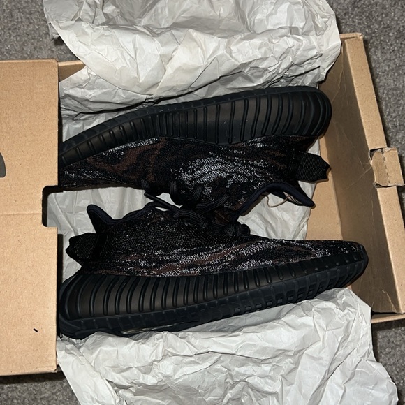 Adidas Yeezy 350 V2 MX Rock - Picture 4 of 12